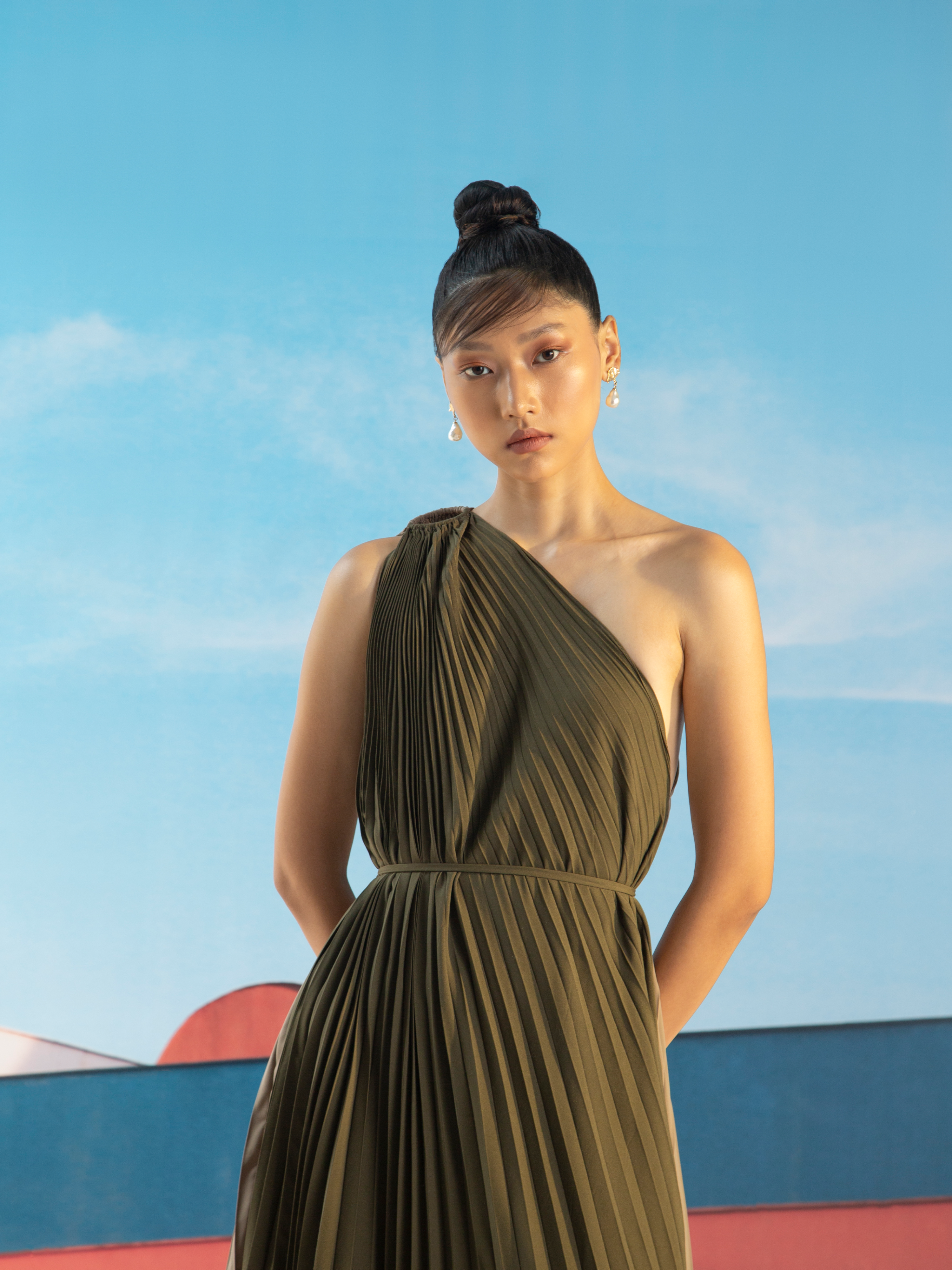 GREEN BEIGE RING PLEATED DRESS