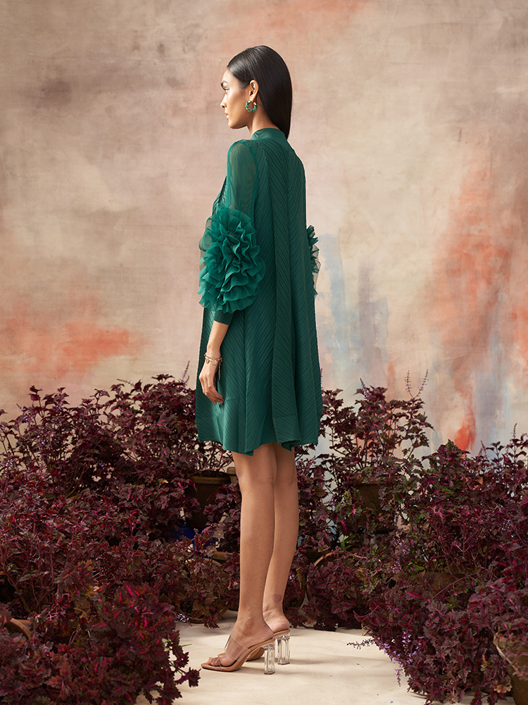 FLOWER SLEEVES PLEATED DRESS
