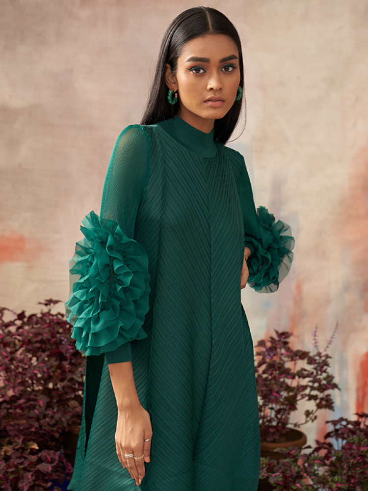 FLOWER SLEEVES PLEATED DRESS