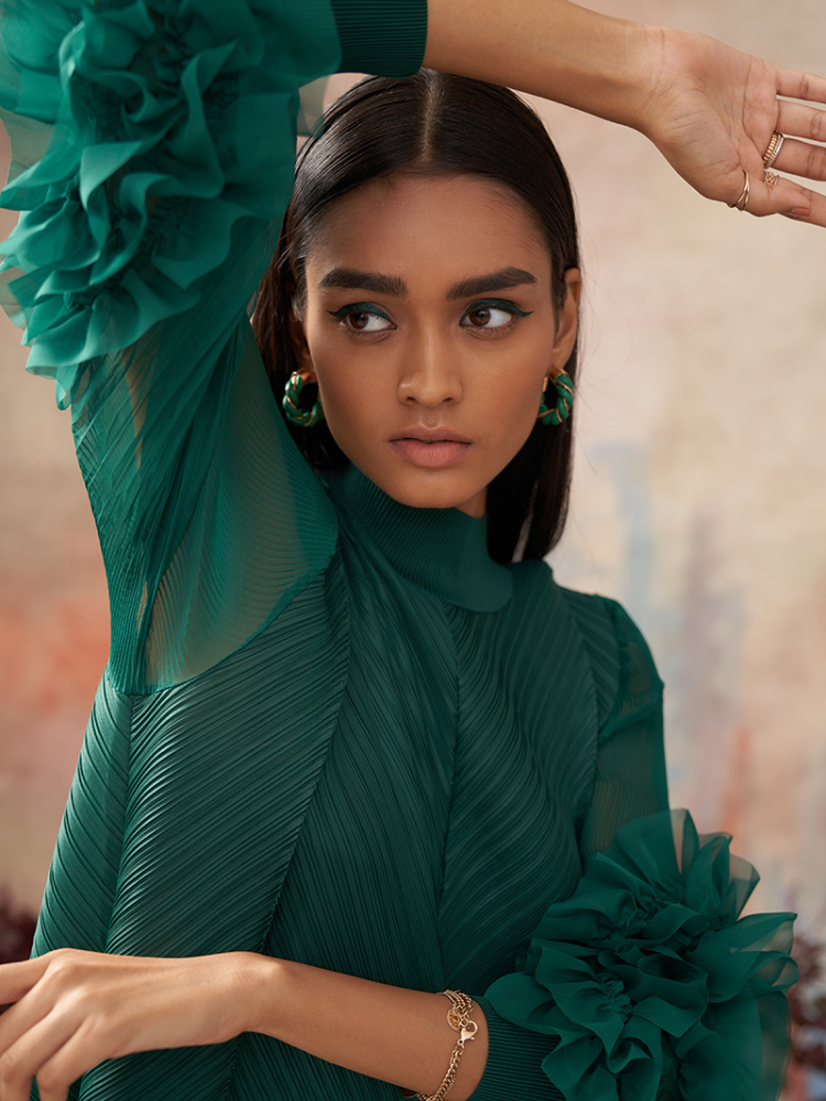 FLOWER SLEEVES PLEATED DRESS