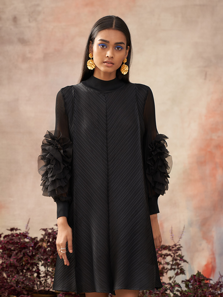 FLOWER SLEEVES PLEATED DRESS