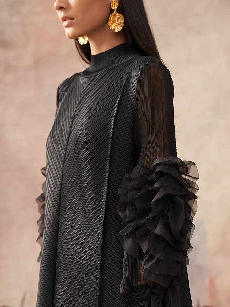 FLOWER SLEEVES PLEATED DRESS