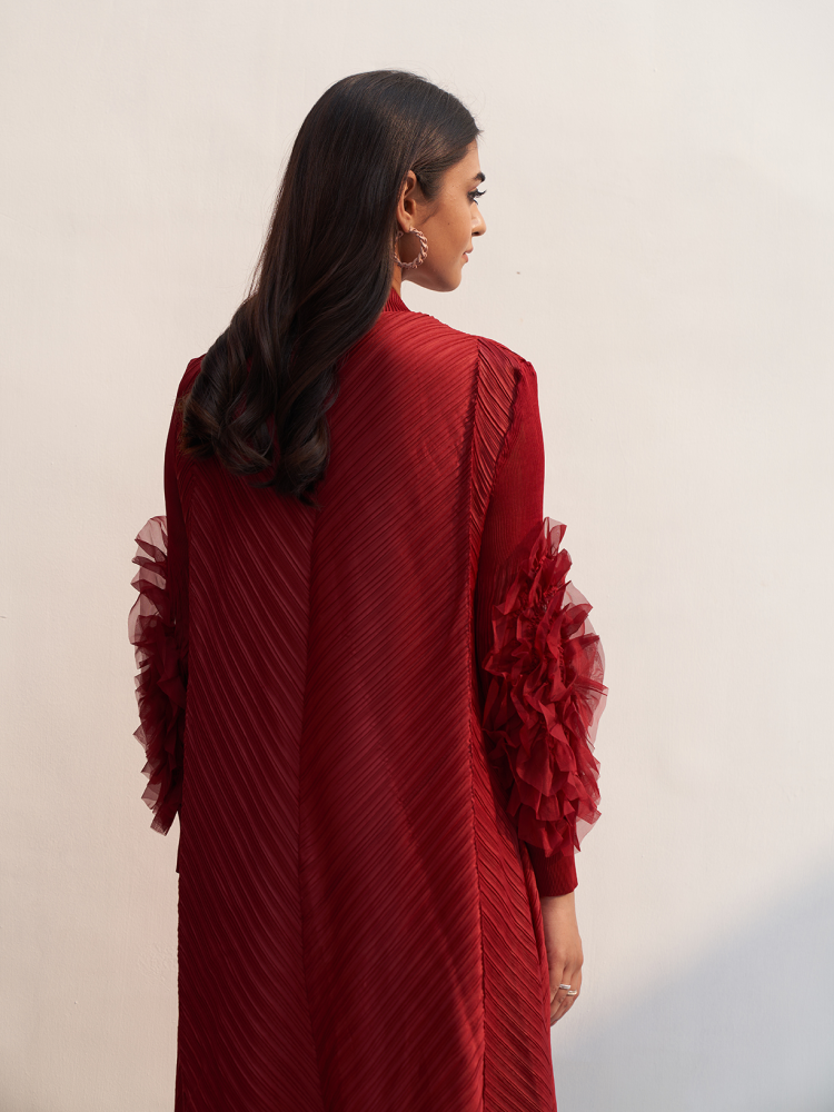 FLOWER SLEEVES PLEATED DRESS