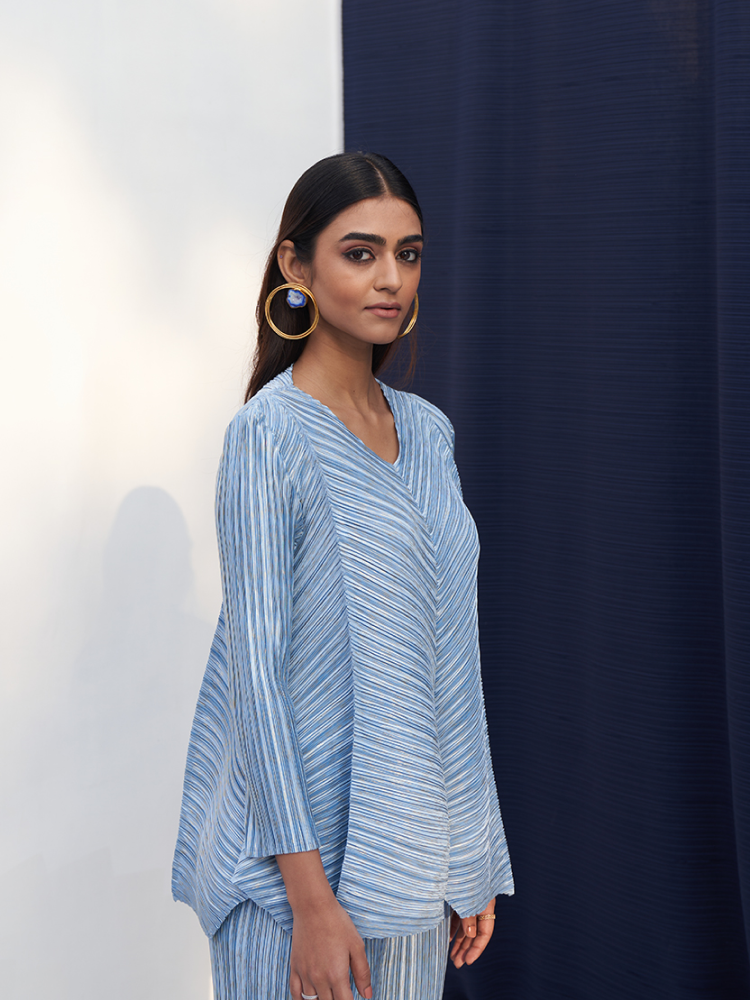 POWDER BLUE METALLIC V NECK TOP