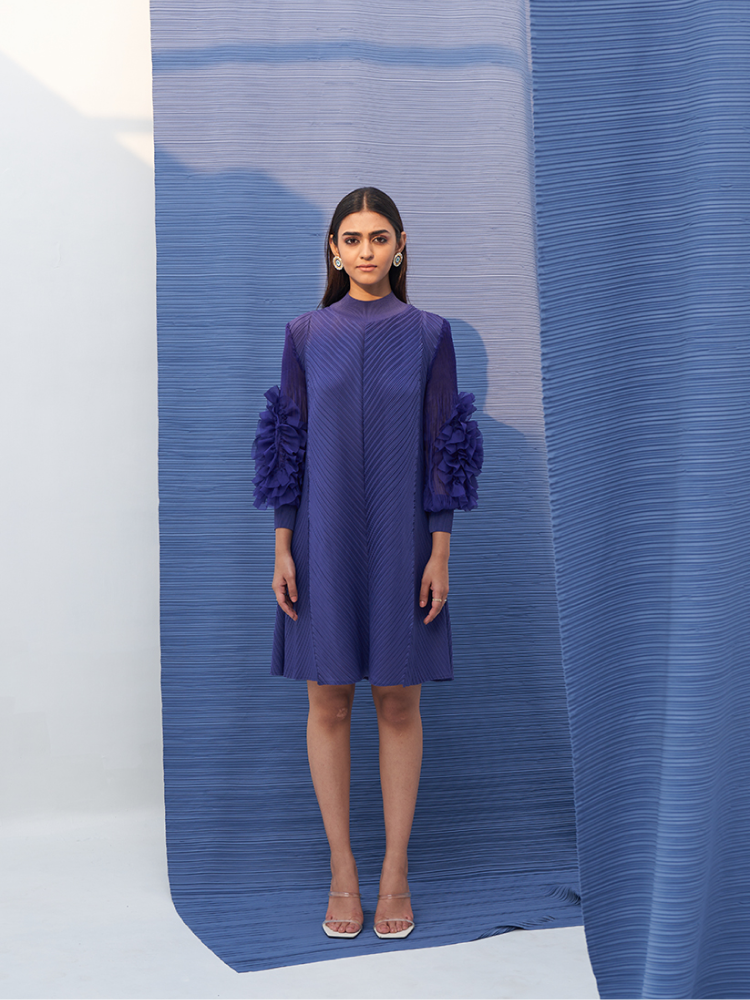 FLOWER SLEEVES PLEATED DRESS