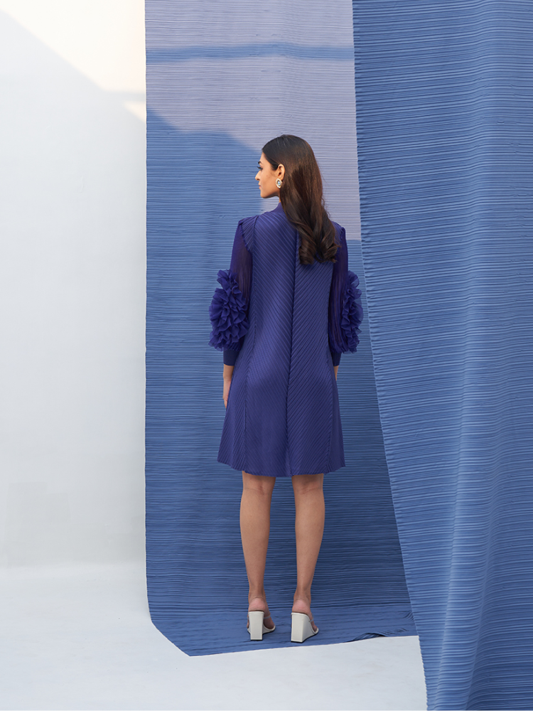 FLOWER SLEEVES PLEATED DRESS