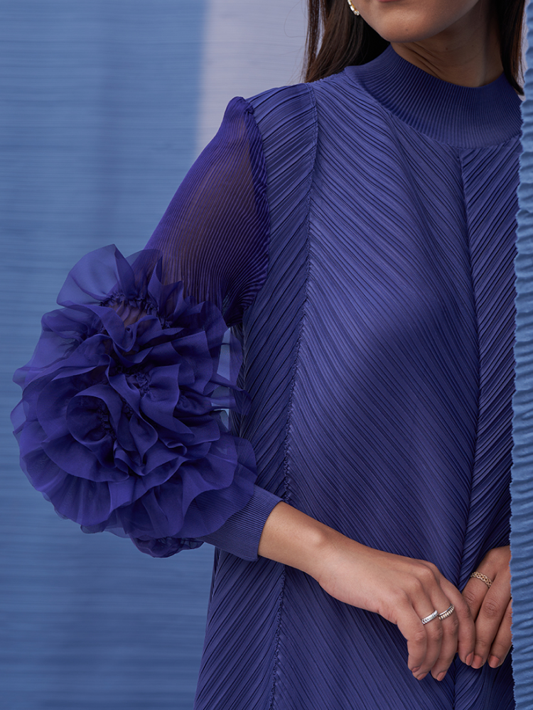 FLOWER SLEEVES PLEATED DRESS