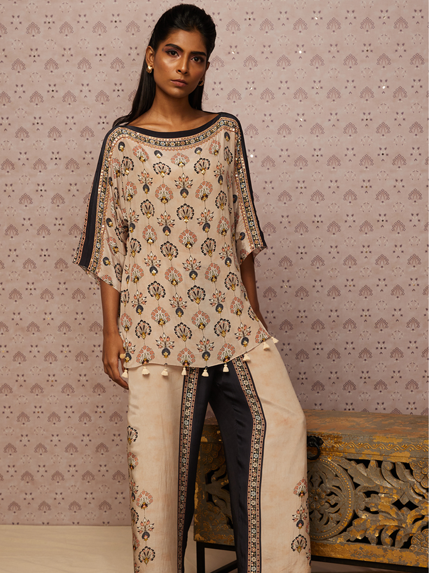 Sarouk Embroidered Set