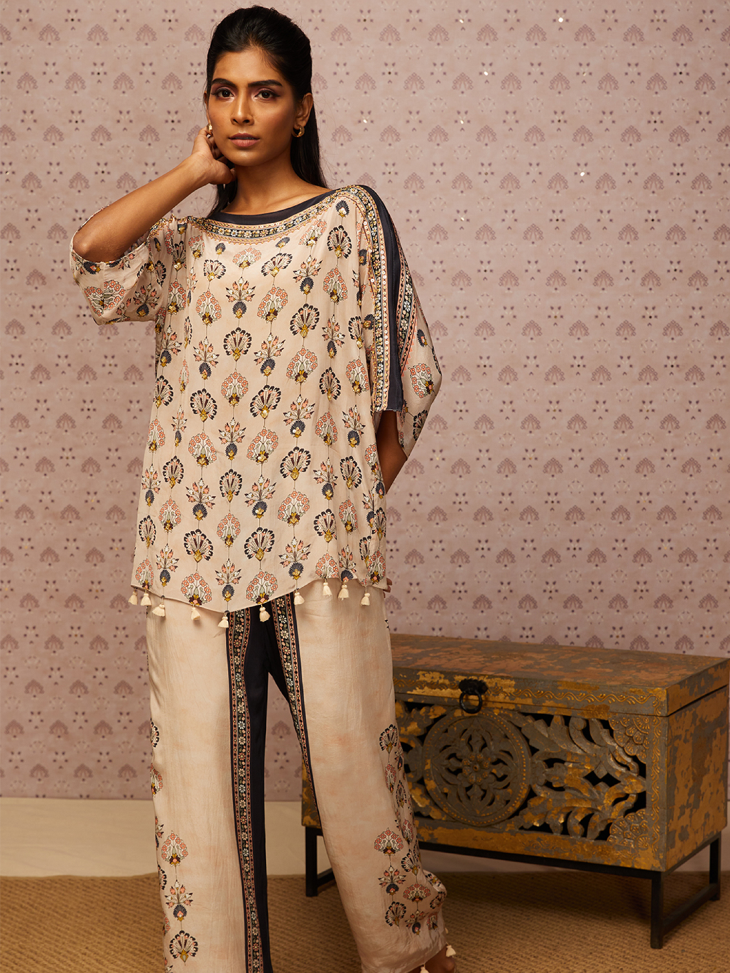 Sarouk Embroidered Set